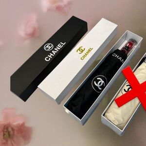 NEW CHANEL Black and White Umbrella